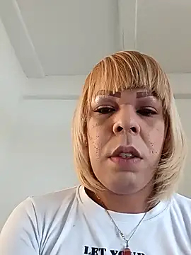 Snapshot of blondebitchlitle chatting on 18, 2, 2026 blondebitchlitle online show from 18, 2, 2026