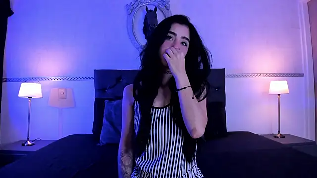 Snapshot of RomeroMoon chatting on 4, 12, 2024 RomeroMoon online show from 4, 12, 2024