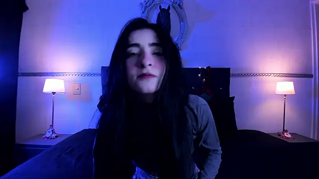 Snapshot of RomeroMoon chatting on 24, 12, 2024 RomeroMoon online show from 24, 12, 2024