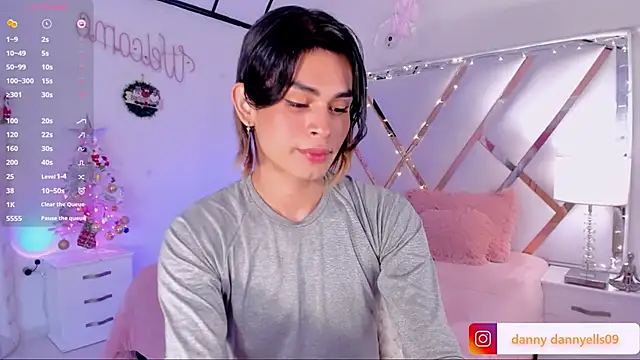 Snapshot of sweet_dannyfem chatting on 12, 12, 2024 sweet dannyfem online show from 12, 12, 2024