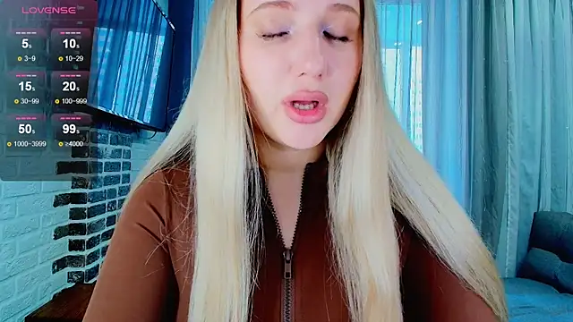 Snapshot of Evacadooo chatting on 22, 10, 2025 Evacadooo online show from 22, 10, 2025