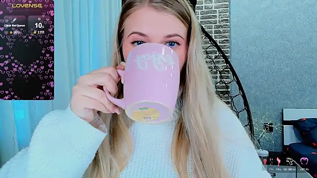 Snapshot of Evacadooo chatting on 30, 10, 2025 Evacadooo online show from 30, 10, 2025