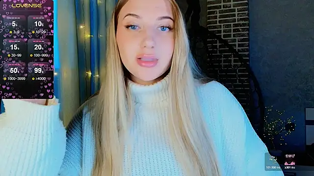 Snapshot of Evacadooo chatting on 21, 11, 2025 Evacadooo online show from 21, 11, 2025