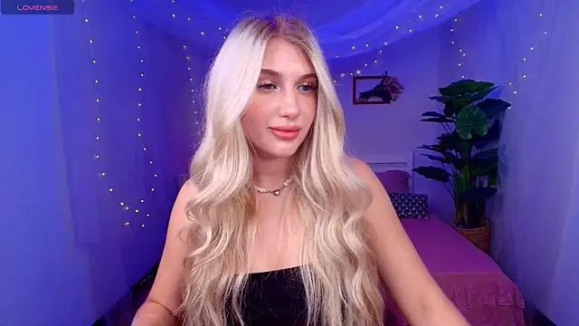 Snapshot of Evacadooo chatting on 23, 7, 2026 Evacadooo online show from 23, 7, 2026