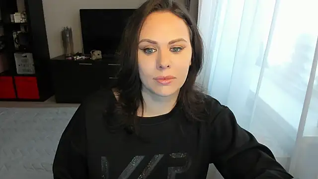 Snapshot of MollyCheiz chatting on 4, 11, 2025 MollyCheiz online show from 4, 11, 2025