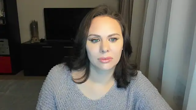 Snapshot of MollyCheiz chatting on 5, 11, 2025 MollyCheiz online show from 5, 11, 2025