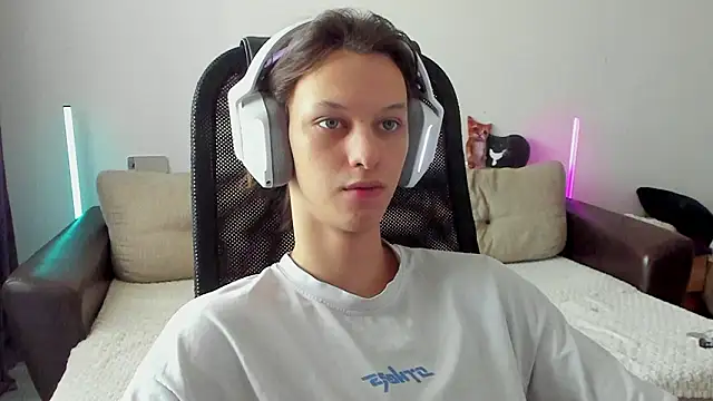 Snapshot of Ostin_meow chatting on 4, 2, 2026 Ostin meow online show from 4, 2, 2026