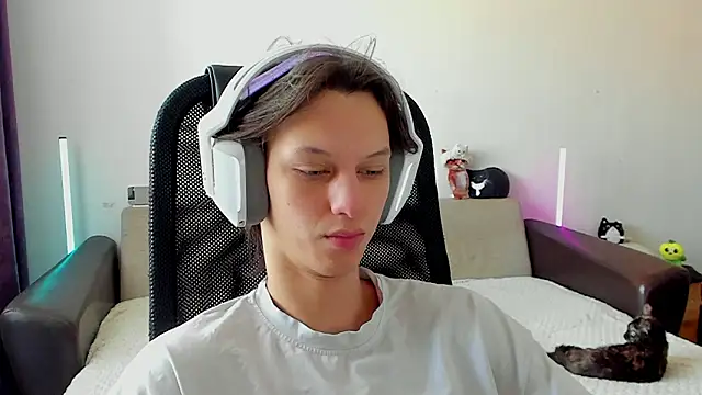 Snapshot of Ostin_meow chatting on 16, 2, 2026 Ostin meow online show from 16, 2, 2026