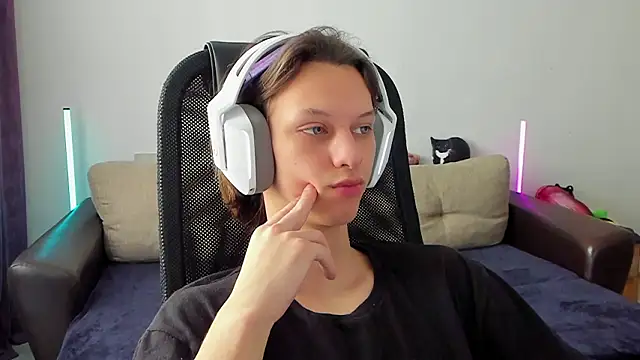 Snapshot of Ostin_meow chatting on 2, 3, 2026 Ostin meow online show from 2, 3, 2026