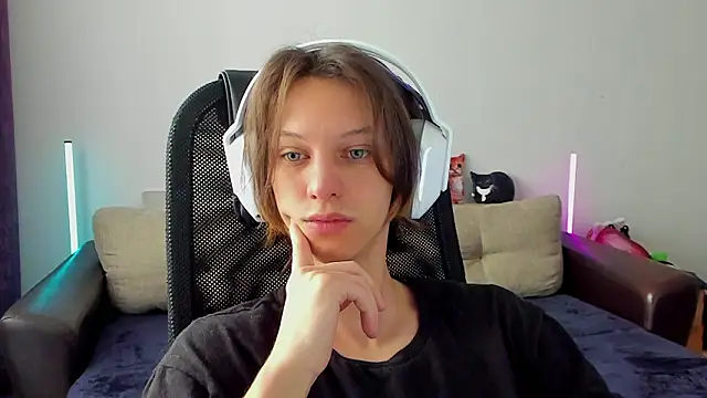 Snapshot of Ostin_meow chatting on 3, 3, 2026 Ostin meow online show from 3, 3, 2026