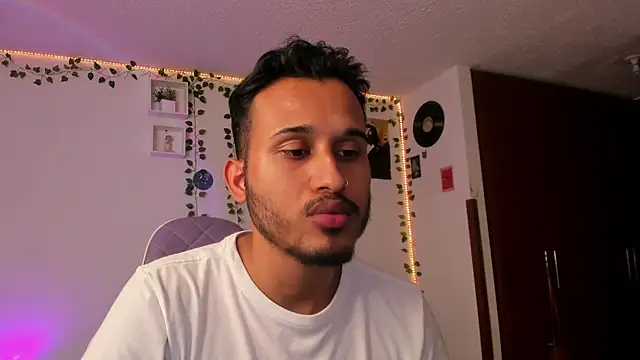 Raf brunette online show from 8, 1, 2025