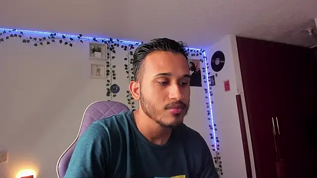 Raf brunette online show from 12, 1, 2025