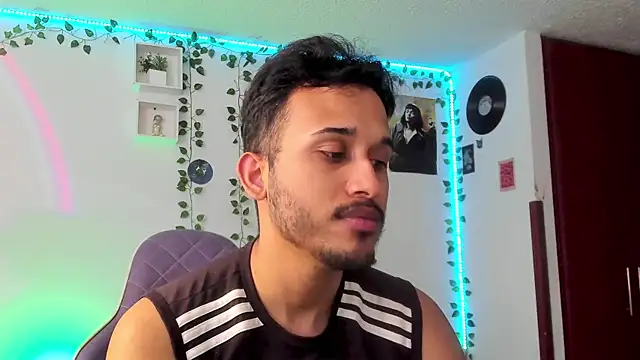 Raf brunette online show from 21, 3, 2025