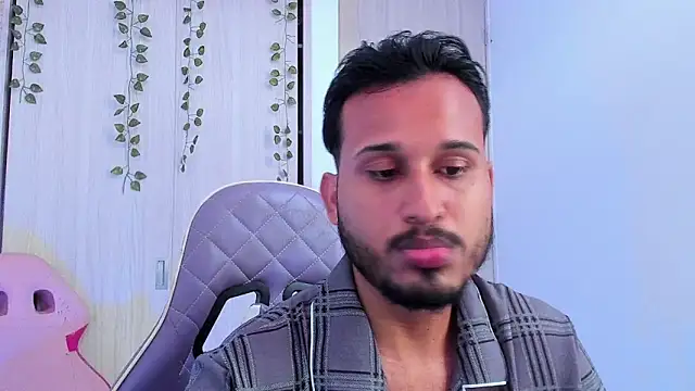 Raf brunette online show from 10, 4, 2026