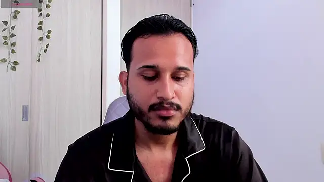 Raf brunette online show from 24, 4, 2026