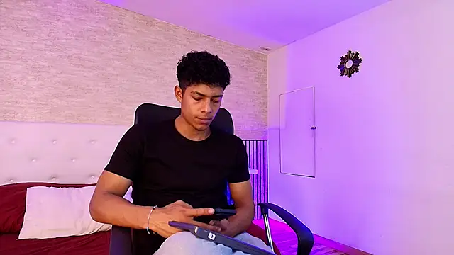 Snapshot of wagz chatting on 2, 12, 2025 wagz online show from 2, 12, 2025