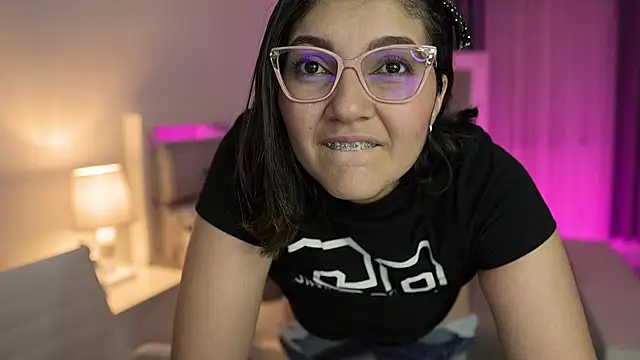 Camilaa bueno online show from 12, 1, 2025