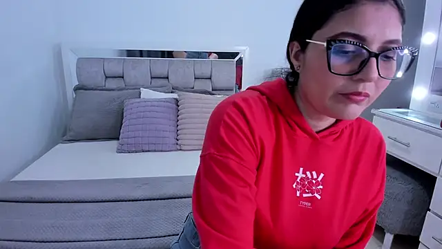 Camilaa bueno online show from 4, 6, 2026