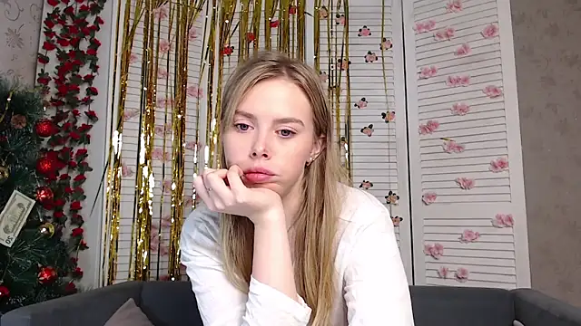 Snapshot of sofiaa_here chatting on 17, 12, 2025 sofiaa here online show from 17, 12, 2025