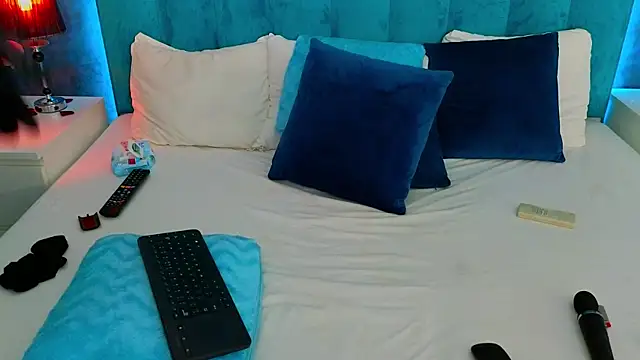 Snapshot of LauraMirage chatting on 17, 1, 2025 LauraMirage online show from 17, 1, 2025