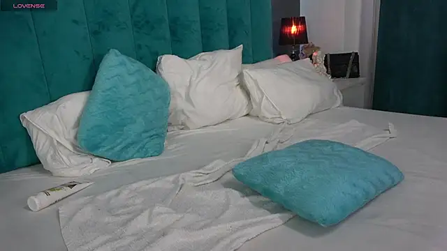 Snapshot of LauraMirage chatting on 27, 2, 2025 LauraMirage online show from 27, 2, 2025