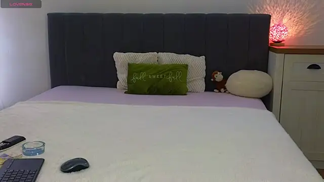 Snapshot of LauraMirage chatting on 13, 11, 2025 LauraMirage online show from 13, 11, 2025