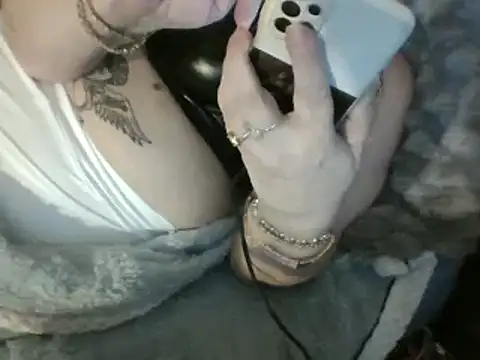 Snapshot of housewife_shantie chatting on 15, 3, 2025 housewife shantie online show from 15, 3, 2025