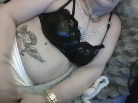 Snapshot of housewife_shantie chatting on 17, 3, 2025 housewife shantie online show from 17, 3, 2025