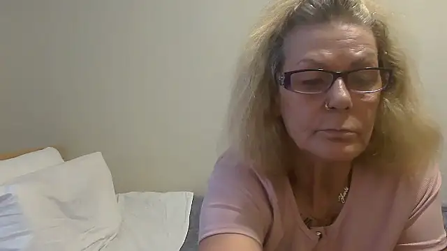 Snapshot of housewife_shantie chatting on 26, 9, 2025 housewife shantie online show from 26, 9, 2025