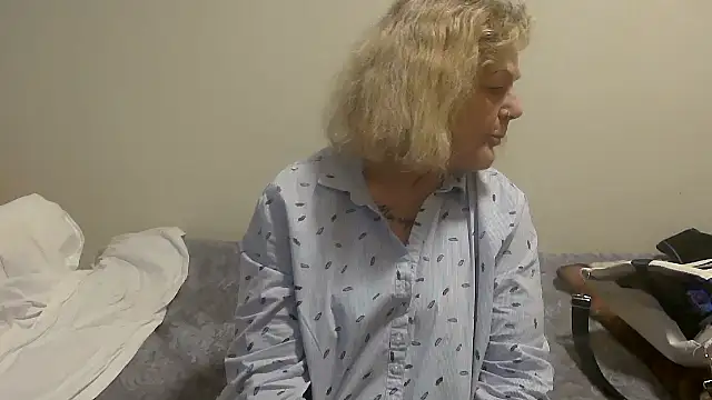 Snapshot of housewife_shantie chatting on 30, 9, 2025 housewife shantie online show from 30, 9, 2025