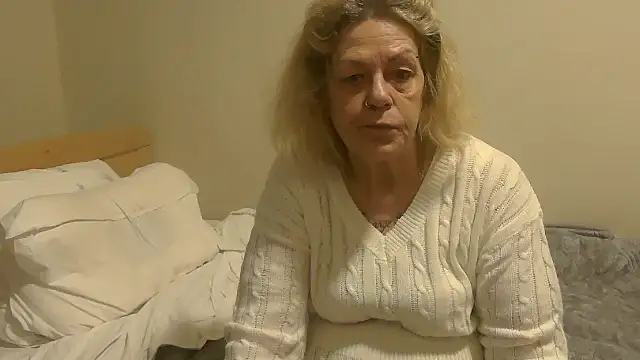 Snapshot of housewife_shantie chatting on 11, 10, 2025 housewife shantie online show from 11, 10, 2025