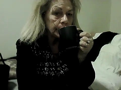 Snapshot of housewife_shantie chatting on 13, 11, 2025 housewife shantie online show from 13, 11, 2025