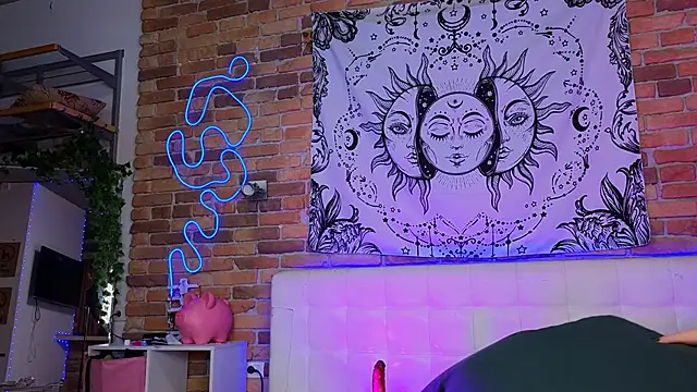 Snapshot of LinaQik chatting on 17, 2, 2025 LinaQik online show from 17, 2, 2025