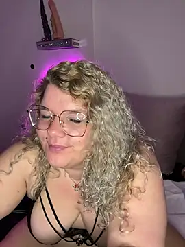 Snapshot of CurvyAnonymousGirl89 chatting on 26, 1, 2025 CurvyAnonymousGirl89 online show from 26, 1, 2025