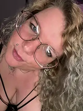 Snapshot of CurvyAnonymousGirl89 chatting on 13, 2, 2025 CurvyAnonymousGirl89 online show from 13, 2, 2025