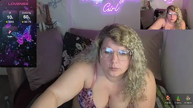 Snapshot of CurvyAnonymousGirl89 chatting on 5, 3, 2025 CurvyAnonymousGirl89 online show from 5, 3, 2025
