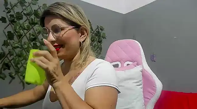 Snapshot of sexy_bigboooty chatting on 8, 12, 2024 sexy bigboooty online show from 8, 12, 2024