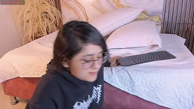 king lovely hornyy online show from 1, 7, 2026
