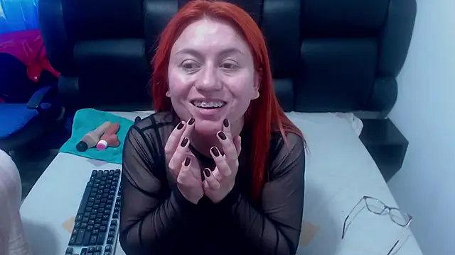 Snapshot of XxMiaSexxyHotxX chatting on 8, 11, 2025 XxMiaSexxyHotxX online show from 8, 11, 2025