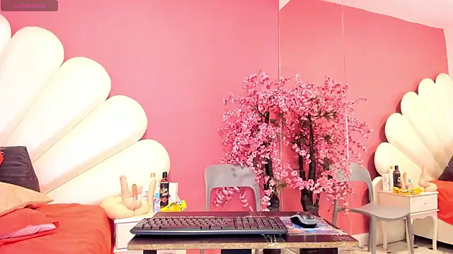 Snapshot of Zoey_Donovan chatting on 12, 3, 2025 Zoey Donovan online show from 12, 3, 2025