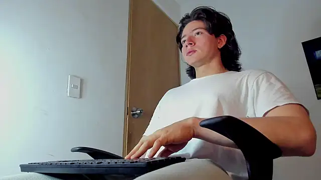 Snapshot of AngelBennet_ chatting on 2, 12, 2025 AngelBennet online show from 2, 12, 2025