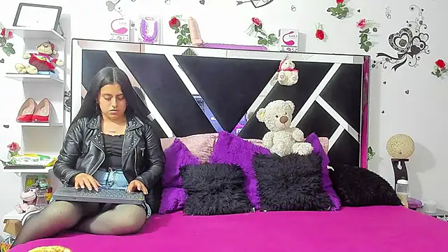 Snapshot of thedream_girls chatting on 18, 9, 2025 thedream girls online show from 18, 9, 2025
