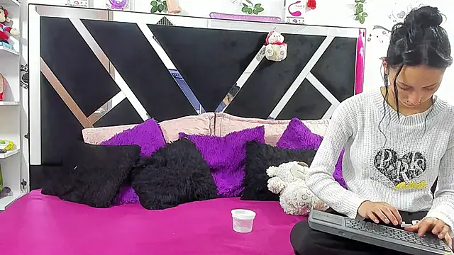 Snapshot of thedream_girls chatting on 19, 9, 2025 thedream girls online show from 19, 9, 2025