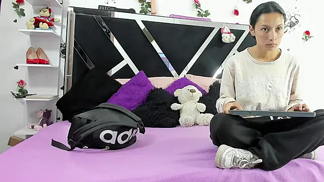 Snapshot of thedream_girls chatting on 9, 10, 2025 thedream girls online show from 9, 10, 2025