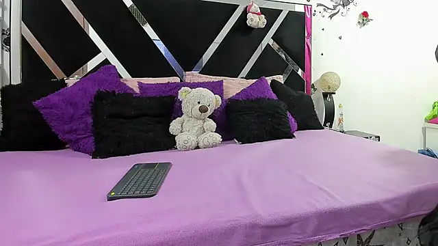 Snapshot of thedream_girls chatting on 11, 10, 2025 thedream girls online show from 11, 10, 2025