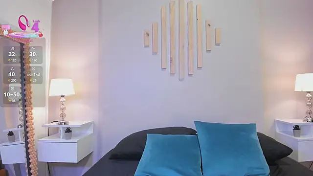 Julia Martinez  online show from 10, 3, 2025