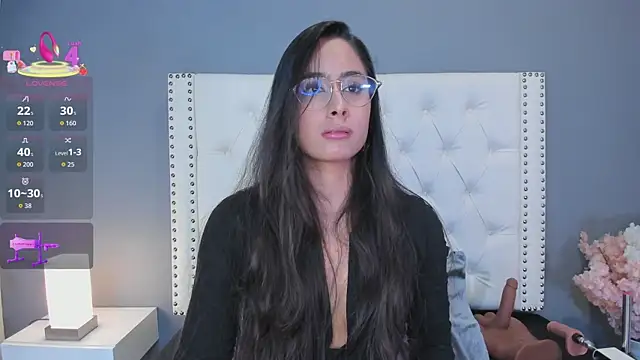 Julia Martinez  online show from 22, 9, 2025