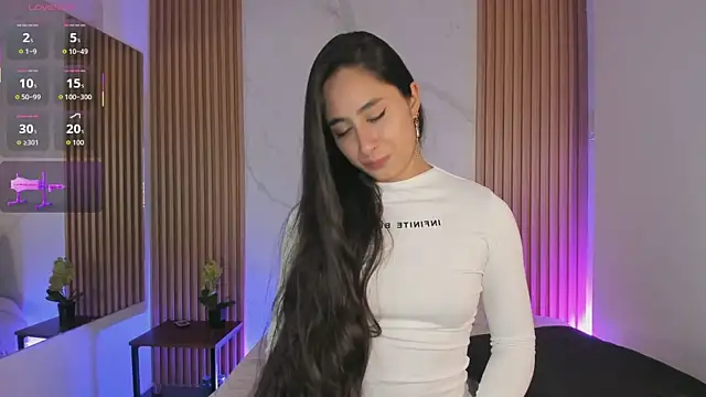 Julia Martinez  online show from 16, 3, 2026