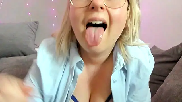 Lillyloo  online show from 10, 3, 2025