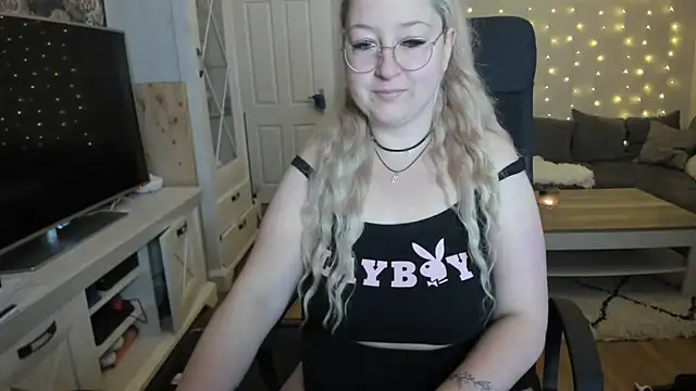 Lillyloo  online show from 6, 10, 2025